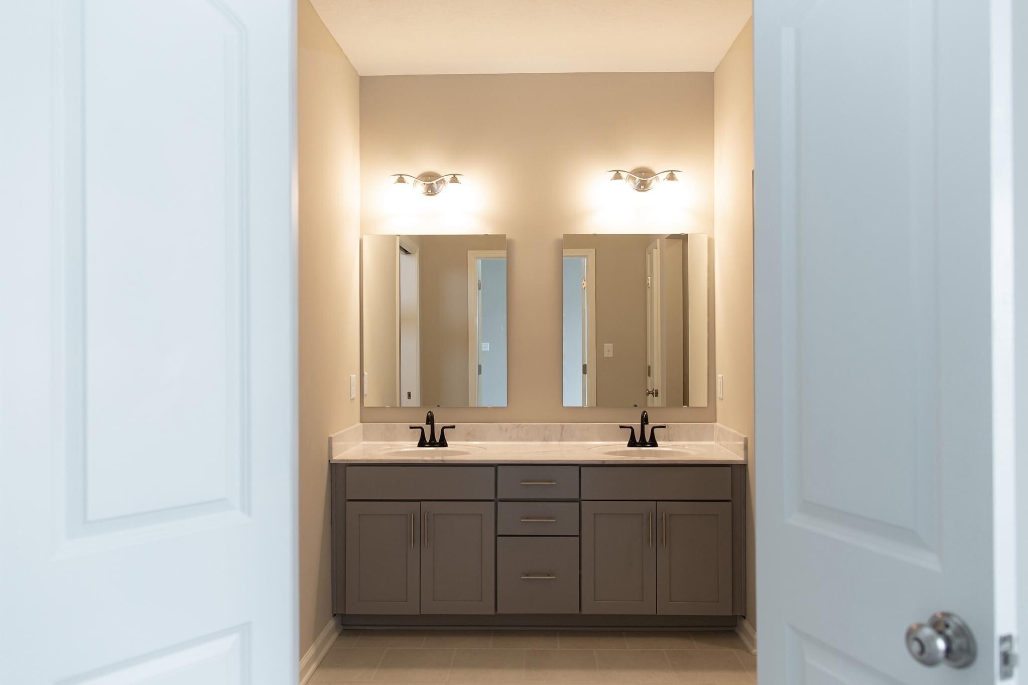 Master double vanity - 1629 Tupelo Dr