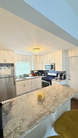 Building Photo - 2912 N 75th Ave