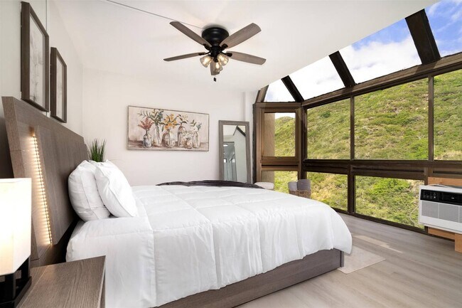 Building Photo - 531 Hahaione St