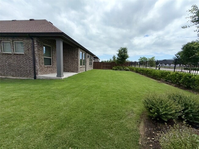 Building Photo - 1804 Welker Dr