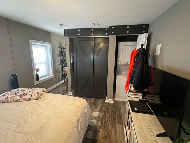 Building Photo - Merchants Lofts V Upgraded 1 Bedroom