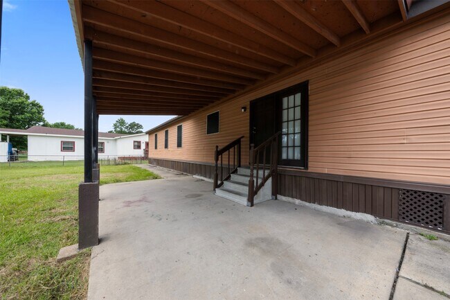 Building Photo - 15807 Cypress Garden Dr