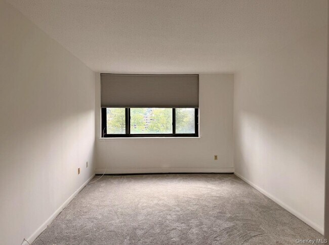 Building Photo - 25 Rockledge Ave