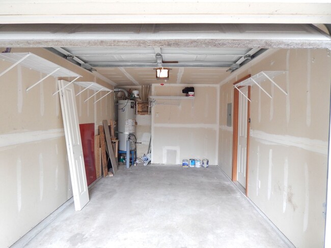 Building Photo - 3 bd 3 bath townhouse in Seattle/Lake City...