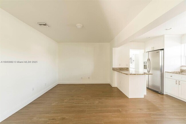 Building Photo - 2019 NE 17th Ct