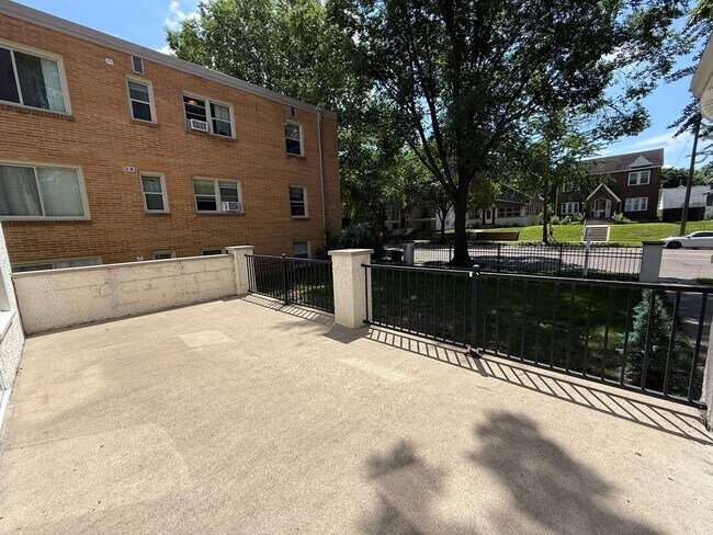 Building Photo - Beautiful 5 Bed 3 Bath Single Family Home ...