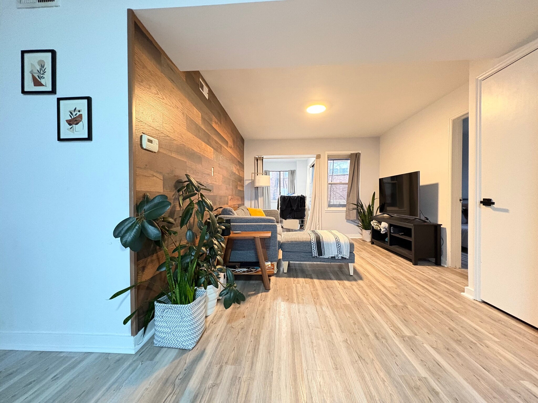 Building Photo - 5737 Hobart St