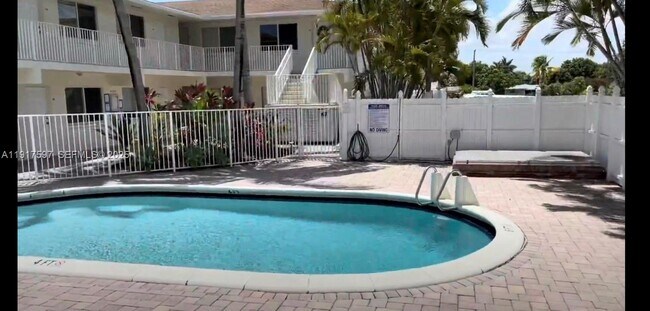 Building Photo - 1856 NE 46th St