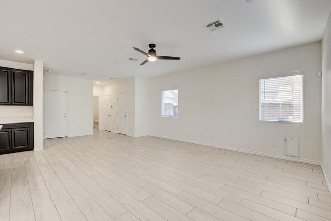 Building Photo - 4 Bedroom Townhouse in Tule Springs Coming Soon!