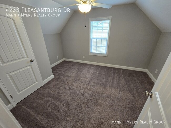 Building Photo - 4233 Pleasantburg Dr