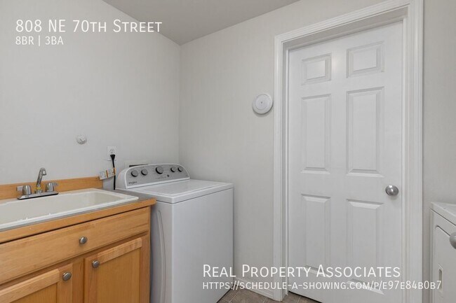 Building Photo - 808 NE 70th St