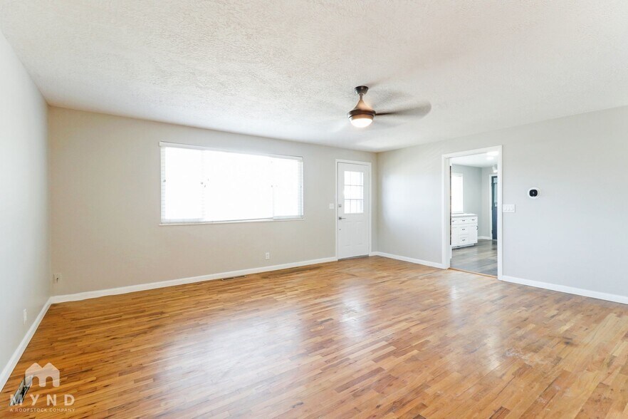 Building Photo - 381 Marquette Dr