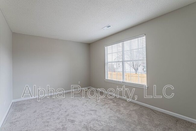 Building Photo - 4 Buzzell Ct