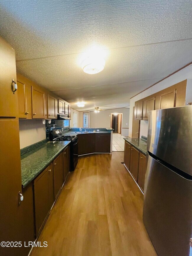 Building Photo - 153 Middlefield Cir