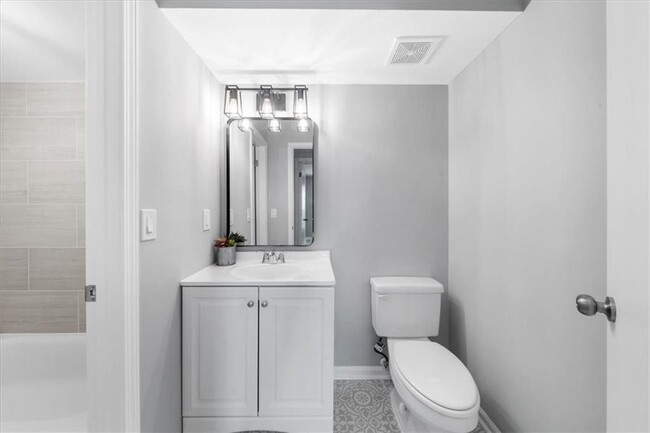 Building Photo - 3091 Colonial Way