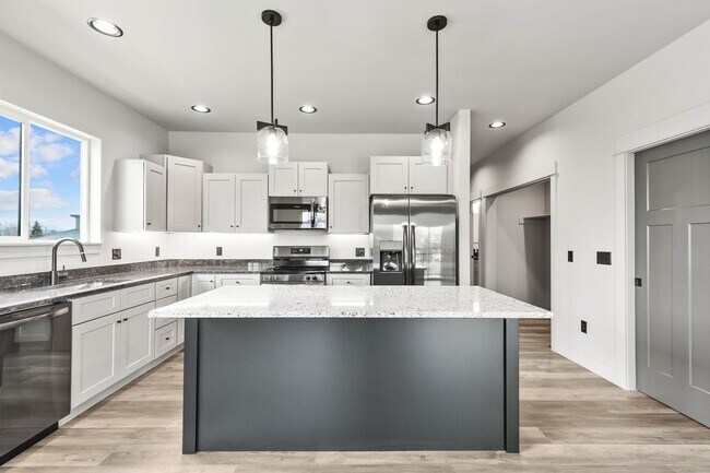 Building Photo - 204 Fletching Way