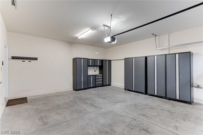 Building Photo - 8807 Red Fox Dr