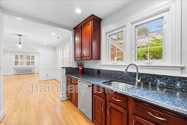 Building Photo - 1105 20th St