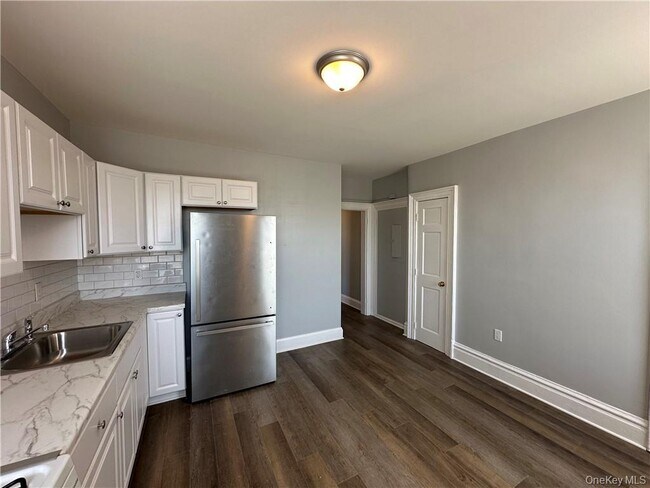 Building Photo - 89 Broadway