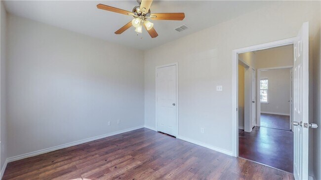 Building Photo - 2487 Horse Shoe Dr