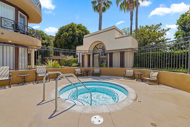 Building Photo - Regency at Encino