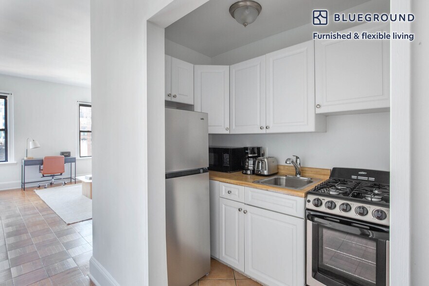 Building Photo - 952 5th Ave