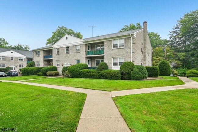 Building Photo - 135 S Maple Ave