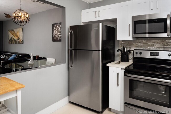 Building Photo - 7505 SW 82nd St