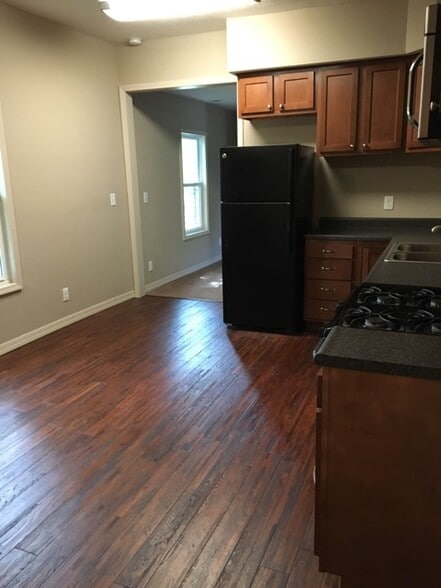 Building Photo - 1108 N 10th St