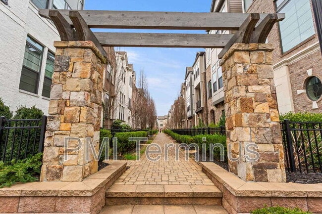 Building Photo - 609 Broadview Terrace NE