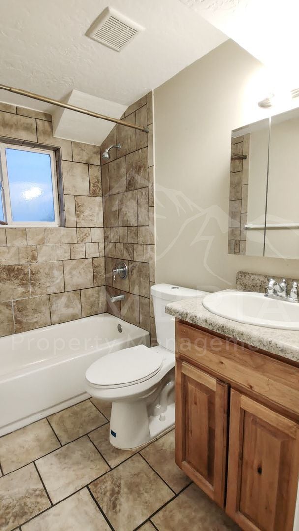 Building Photo - Lovely 4 BR Home in West Valley