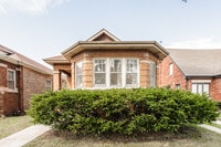 Building Photo - 8040 S Clyde Ave