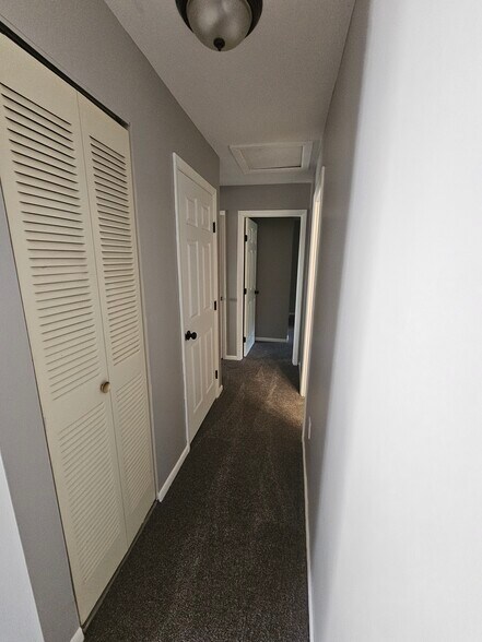 Building Photo - 5710 Coach Dr W