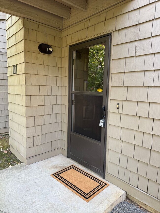 Building Photo - 11 Crestfield Ct