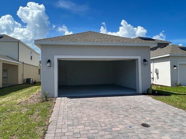 Building Photo - Nearly New 4 bedroom 2.5 bath St. Cloud ho...