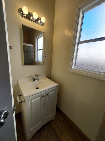 Building Photo - 725 Manchester Dr