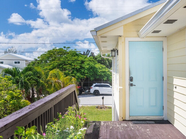 Building Photo - 29283 Coconut Palm Dr