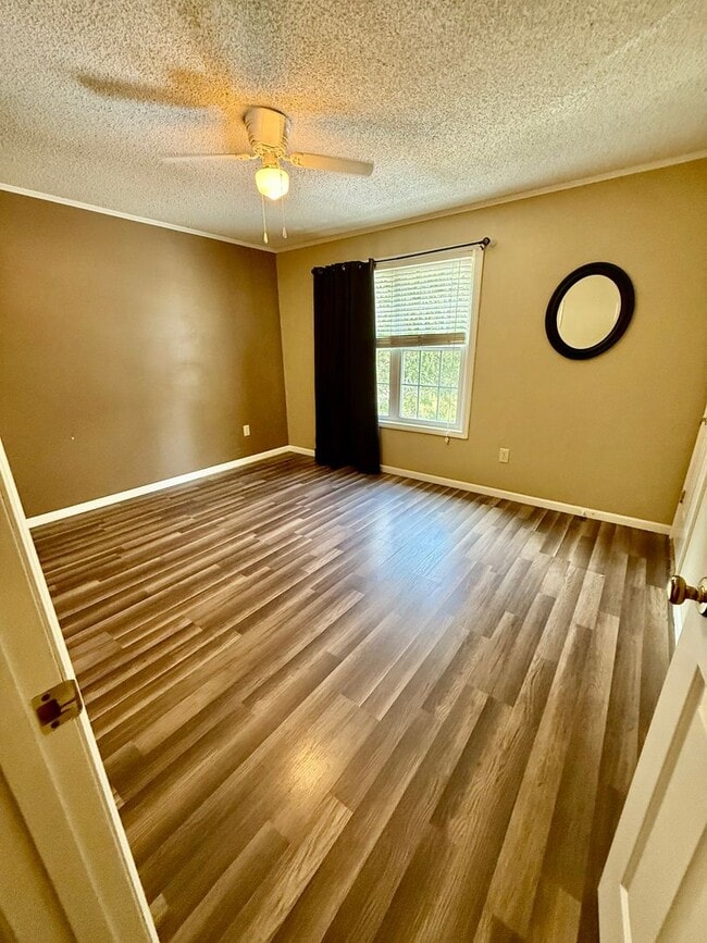 Building Photo - Long Term Rental - Smoke Rise Townhouse