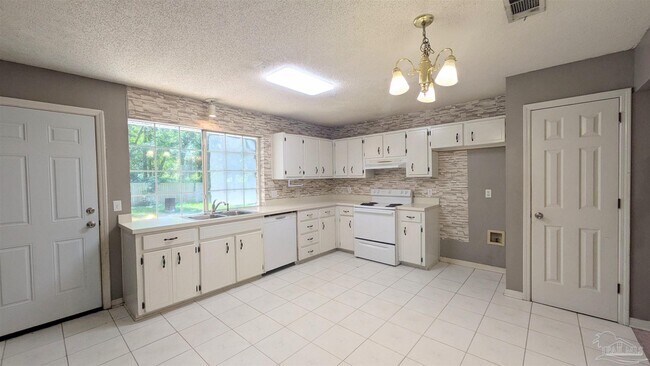 Building Photo - 3441 Jubilee Dr