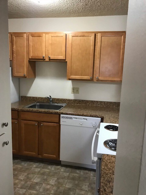 Building Photo - 4725 SW 139th Ave