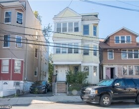 Building Photo - 93 21st St