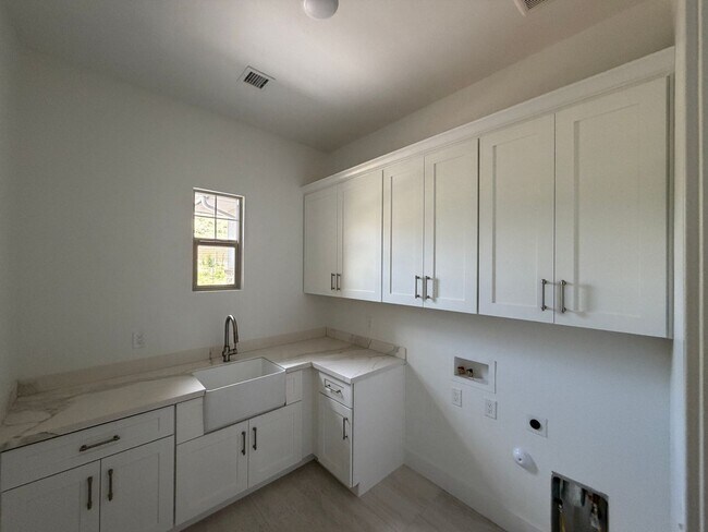 Building Photo - 1197 Sassaby Cir