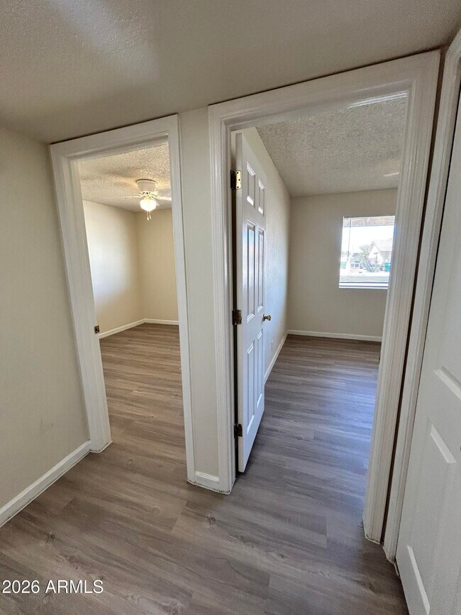 Building Photo - 711 N Oracle Cir