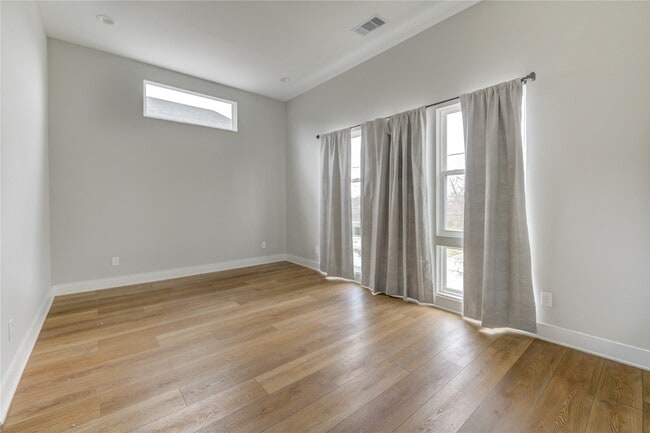 Building Photo - 4220 McKinley St