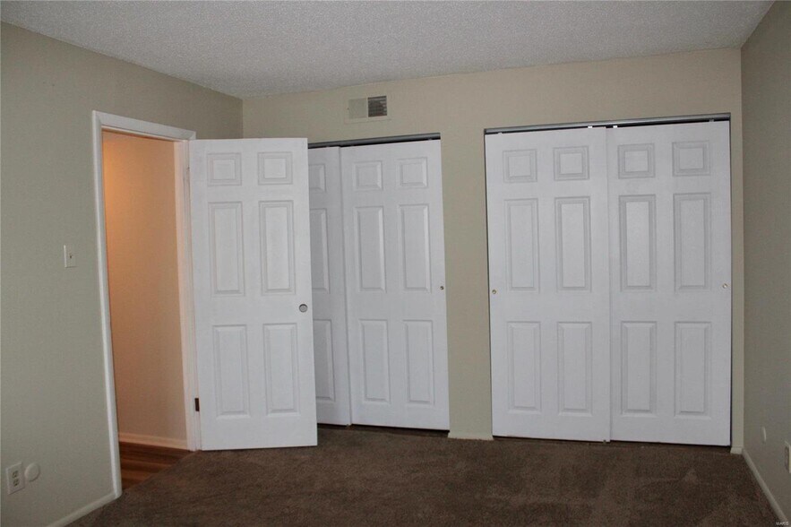 Building Photo - 444 N Clay Ave