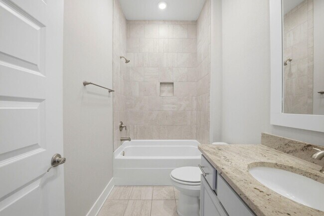Building Photo - 26 E Pine Lands Lp
