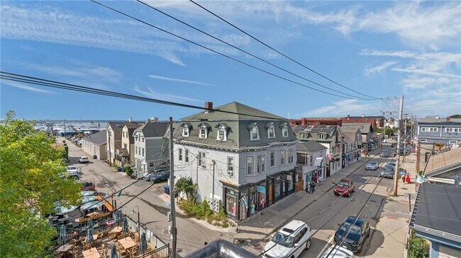 Building Photo - 492 Thames St