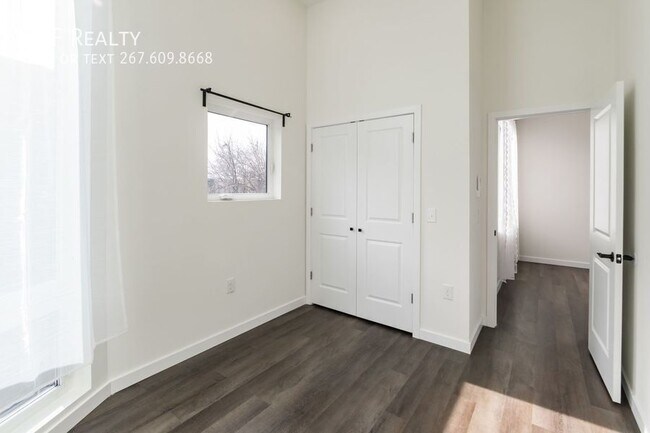 Building Photo - 5303 Chester Ave