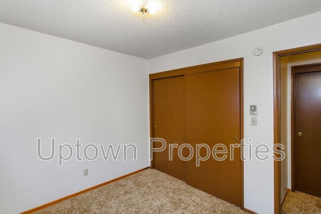 Building Photo - 8027 NE Flanders St