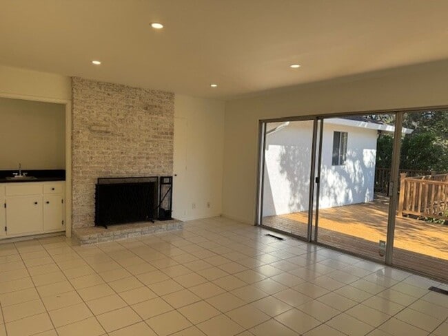 Building Photo - Beautiful home in Laurel Wood